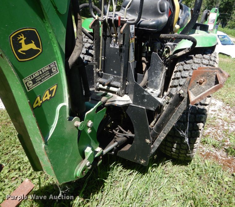 image for item GV9205 2005 John Deere 3320  MFWD tractor