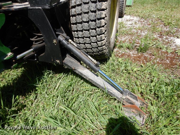 image for item GV9205 2005 John Deere 3320  MFWD tractor