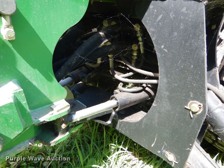 image for item GV9205 2005 John Deere 3320  MFWD tractor