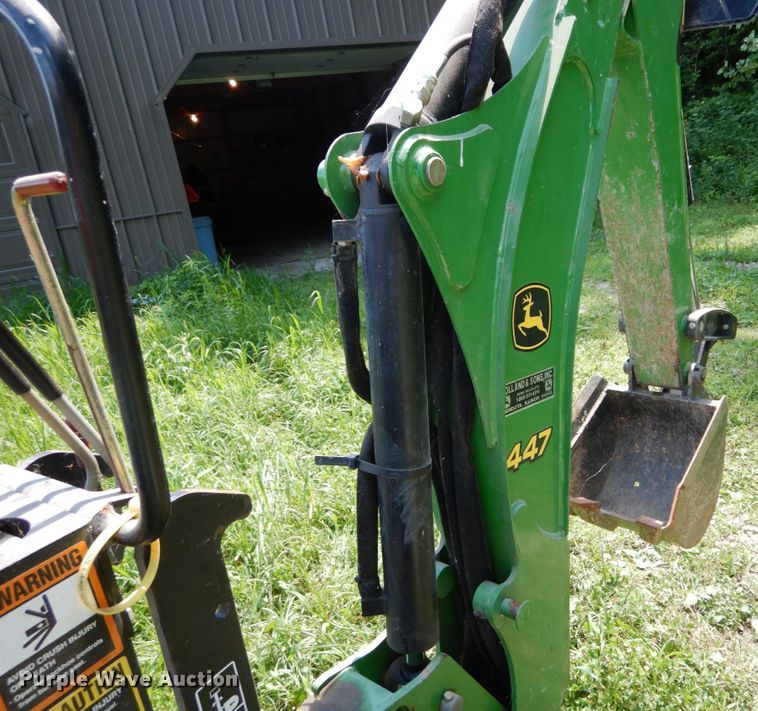 image for item GV9205 2005 John Deere 3320  MFWD tractor