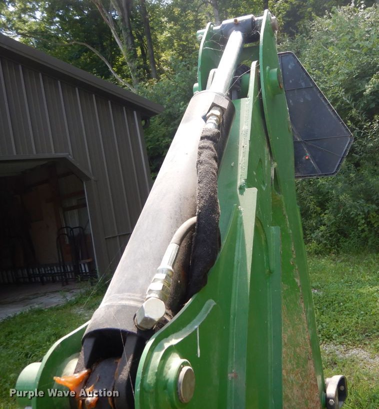 image for item GV9205 2005 John Deere 3320  MFWD tractor