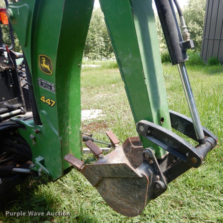 image for item GV9205 2005 John Deere 3320  MFWD tractor