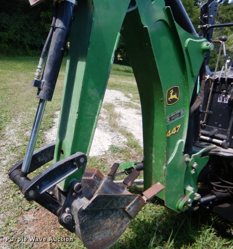 image for item GV9205 2005 John Deere 3320  MFWD tractor