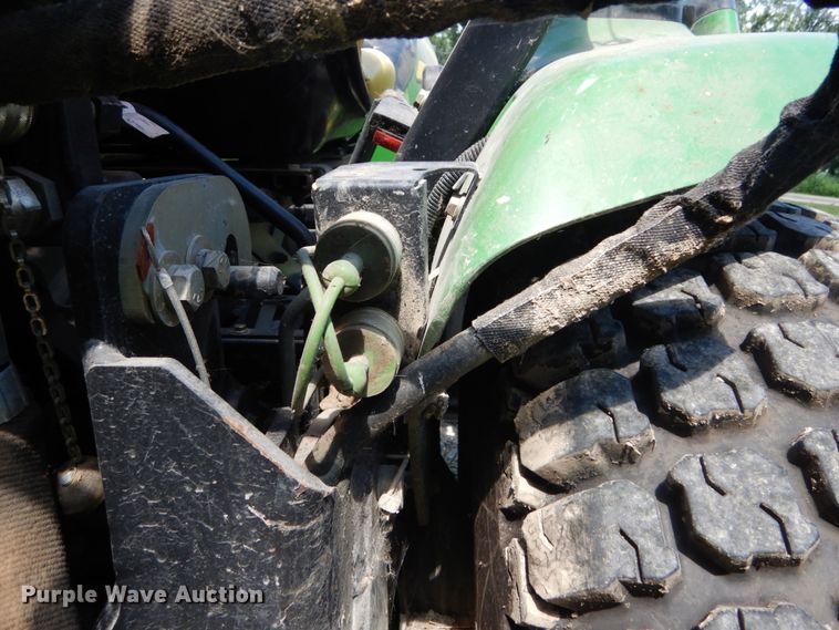 image for item GV9205 2005 John Deere 3320  MFWD tractor