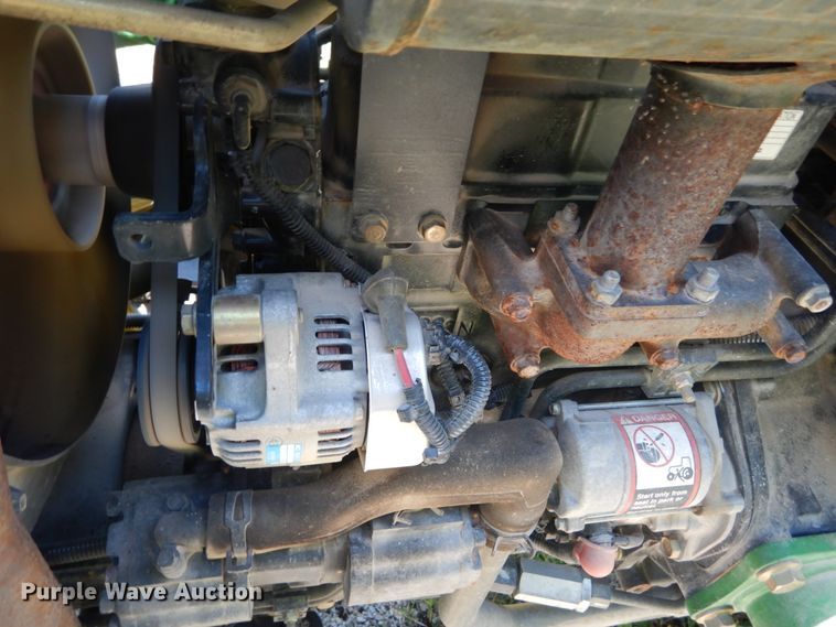 image for item GV9205 2005 John Deere 3320  MFWD tractor