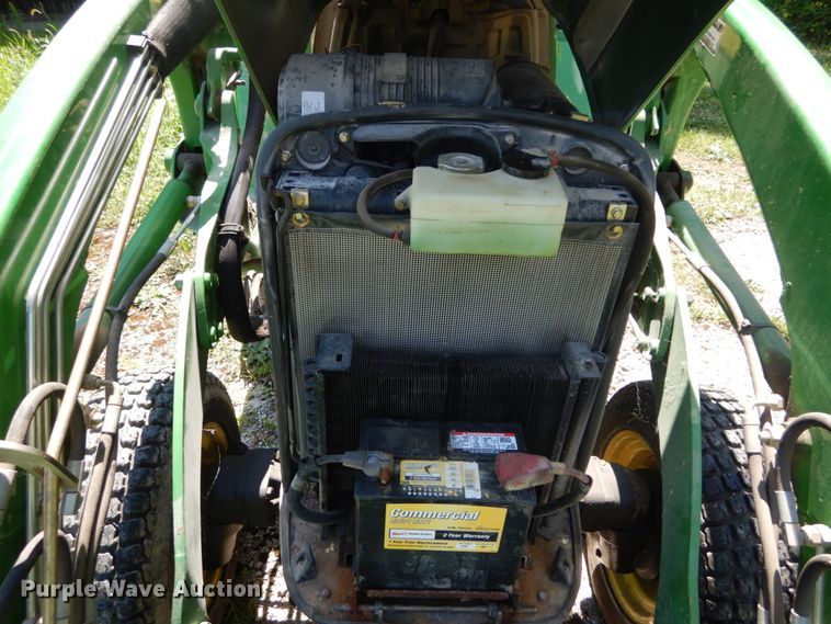 image for item GV9205 2005 John Deere 3320  MFWD tractor