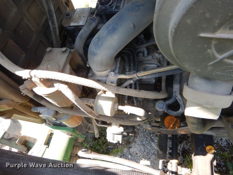 image for item GV9205 2005 John Deere 3320  MFWD tractor