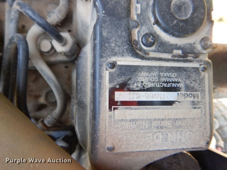 image for item GV9205 2005 John Deere 3320  MFWD tractor