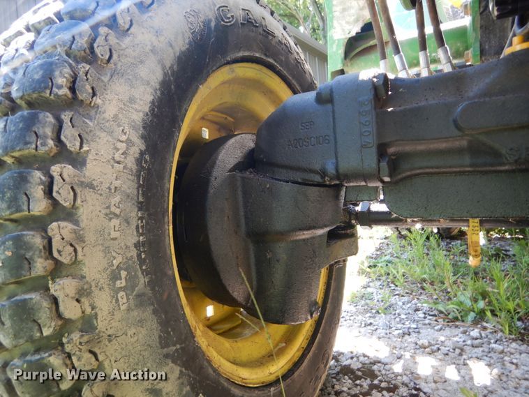 image for item GV9205 2005 John Deere 3320  MFWD tractor