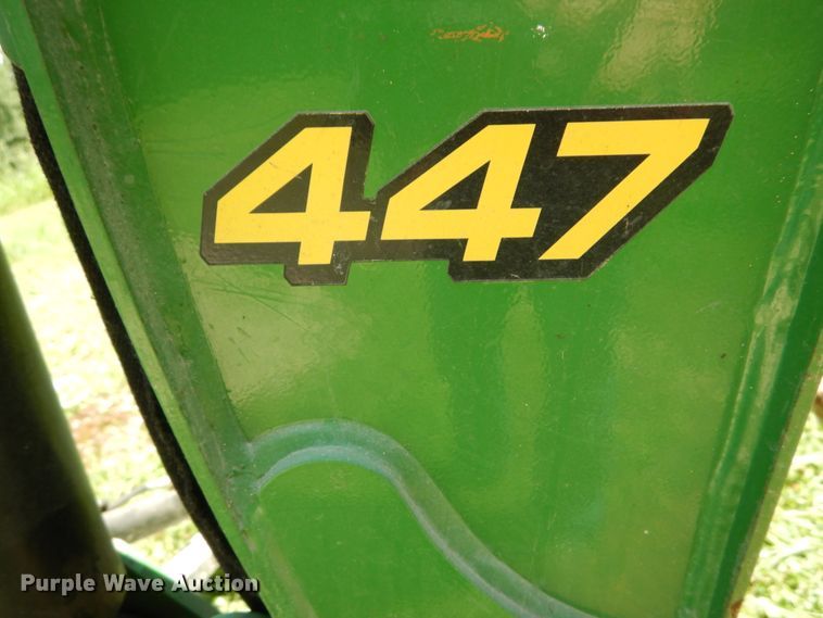 image for item GV9205 2005 John Deere 3320  MFWD tractor