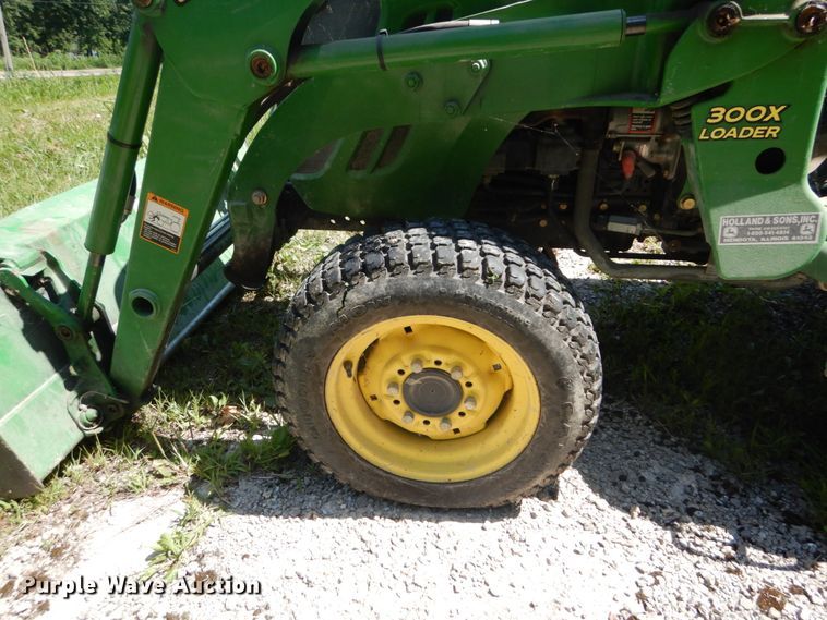 image for item GV9205 2005 John Deere 3320  MFWD tractor