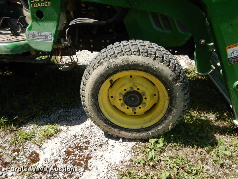image for item GV9205 2005 John Deere 3320  MFWD tractor
