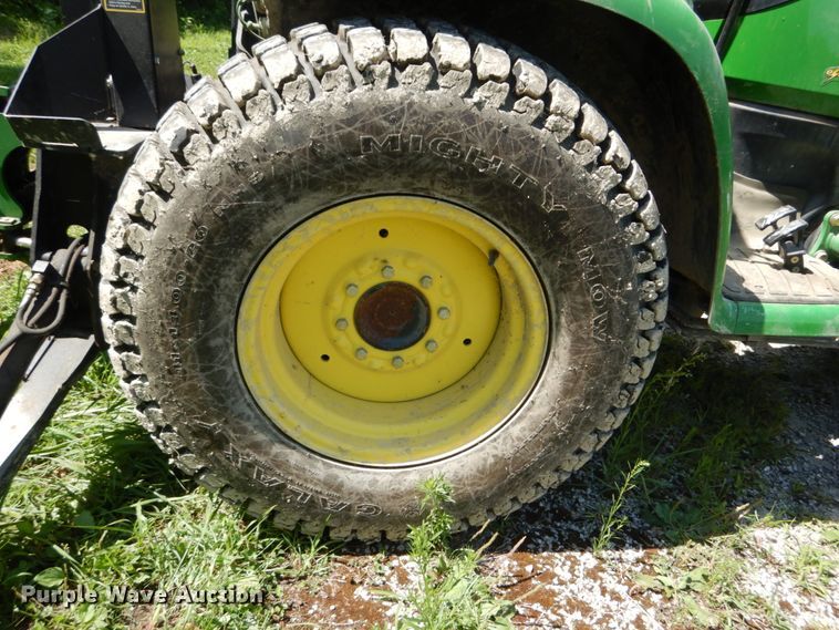 image for item GV9205 2005 John Deere 3320  MFWD tractor