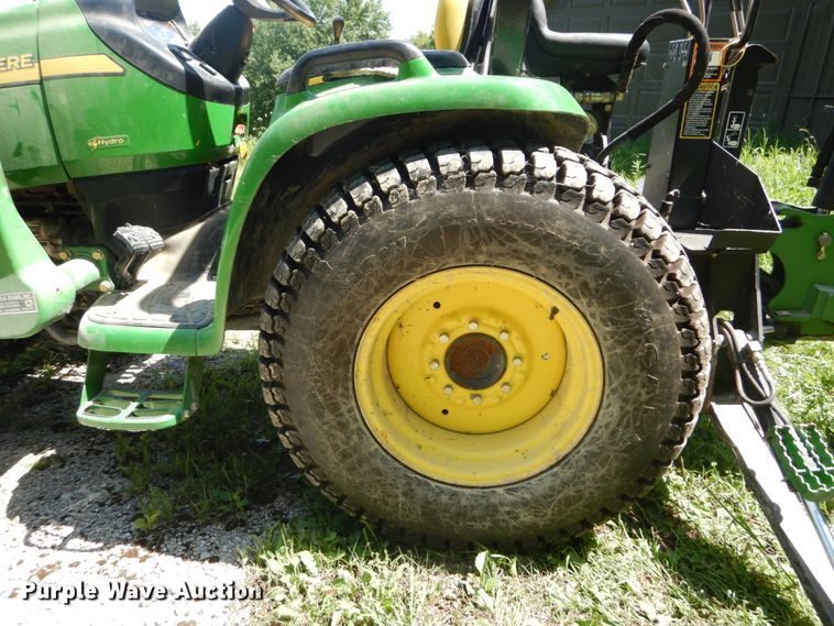 image for item GV9205 2005 John Deere 3320  MFWD tractor