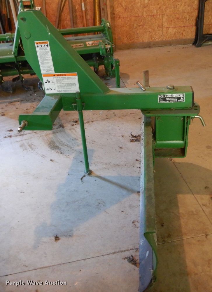 image for item GV9205 2005 John Deere 3320  MFWD tractor