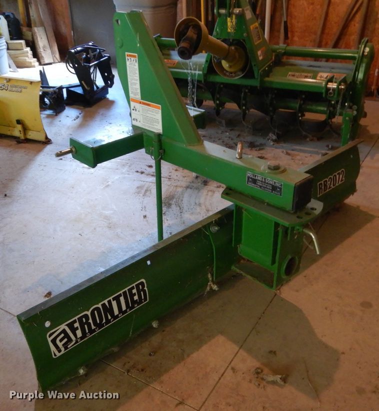 image for item GV9205 2005 John Deere 3320  MFWD tractor