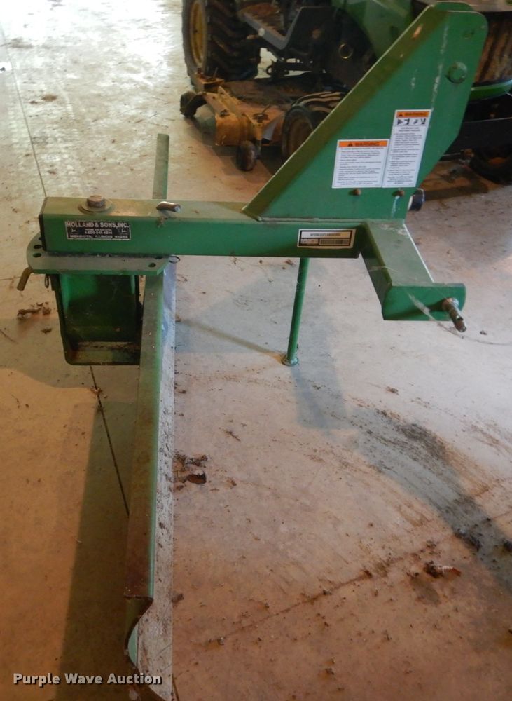 image for item GV9205 2005 John Deere 3320  MFWD tractor