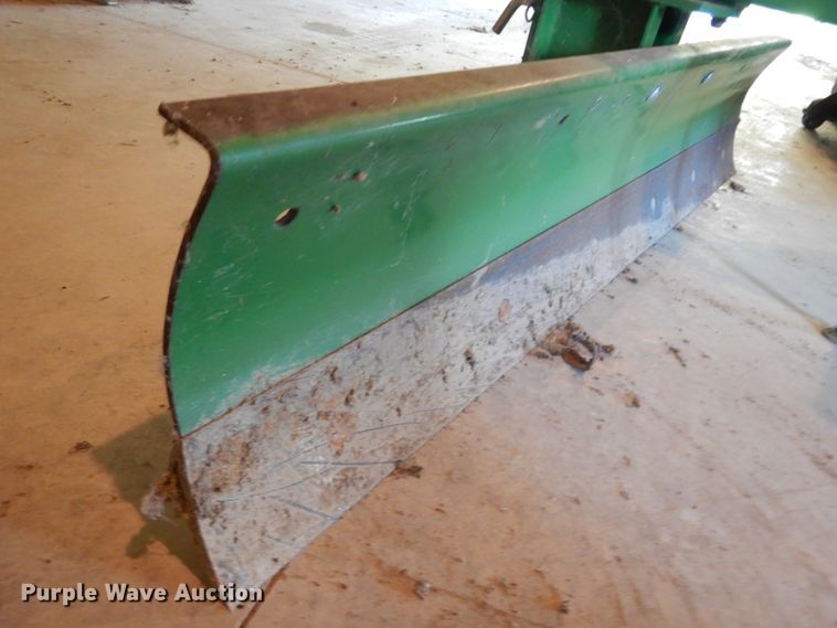 image for item GV9205 2005 John Deere 3320  MFWD tractor