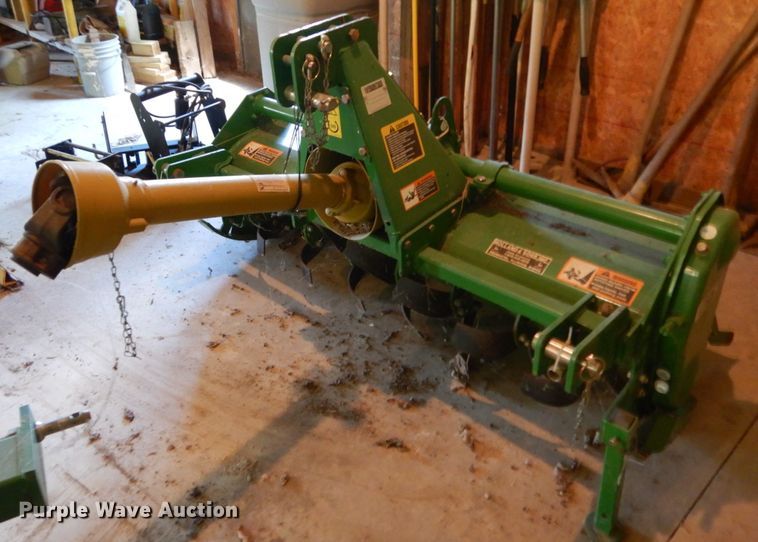 image for item GV9205 2005 John Deere 3320  MFWD tractor