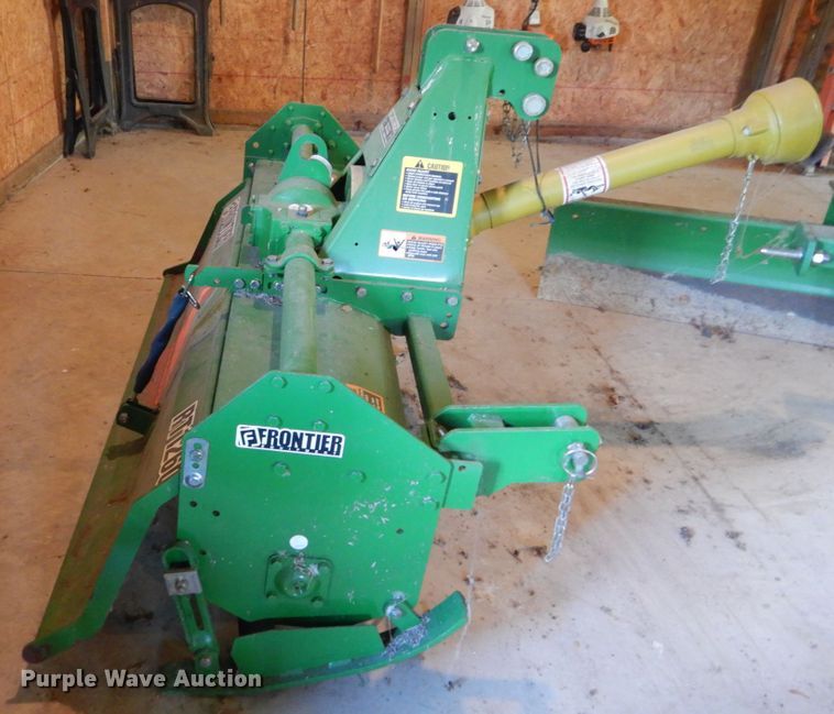 image for item GV9205 2005 John Deere 3320  MFWD tractor