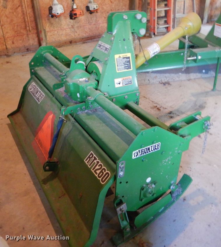 image for item GV9205 2005 John Deere 3320  MFWD tractor