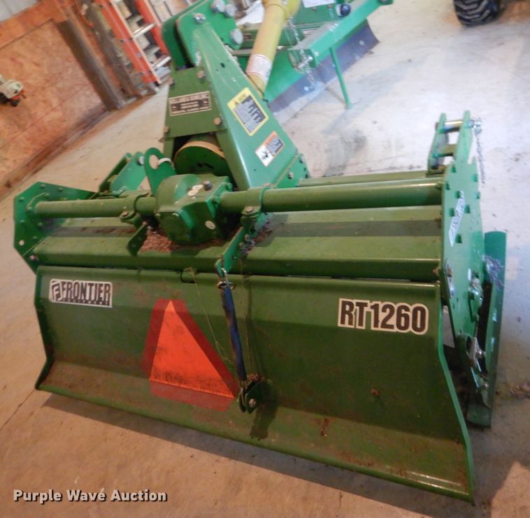 image for item GV9205 2005 John Deere 3320  MFWD tractor