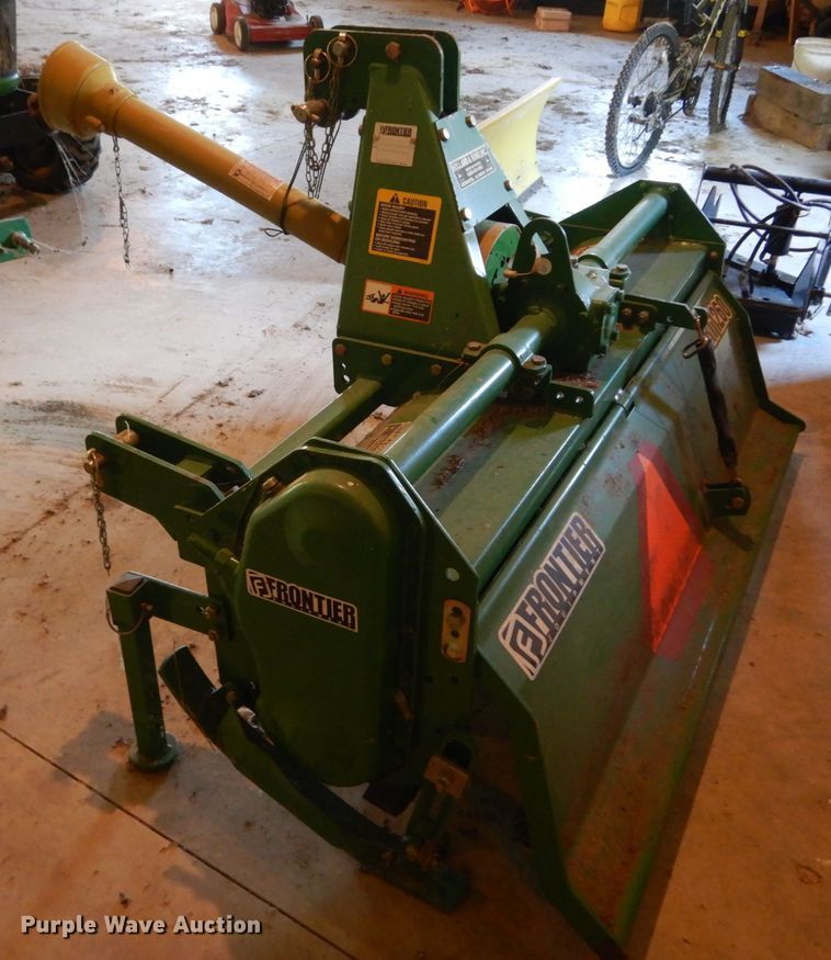 image for item GV9205 2005 John Deere 3320  MFWD tractor