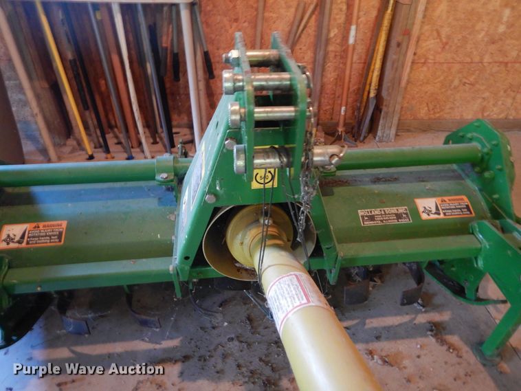 image for item GV9205 2005 John Deere 3320  MFWD tractor