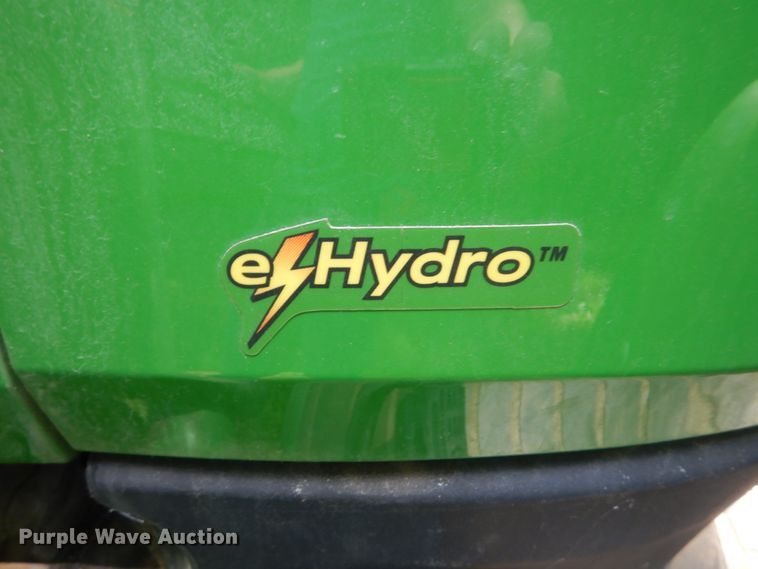 image for item GV9205 2005 John Deere 3320  MFWD tractor