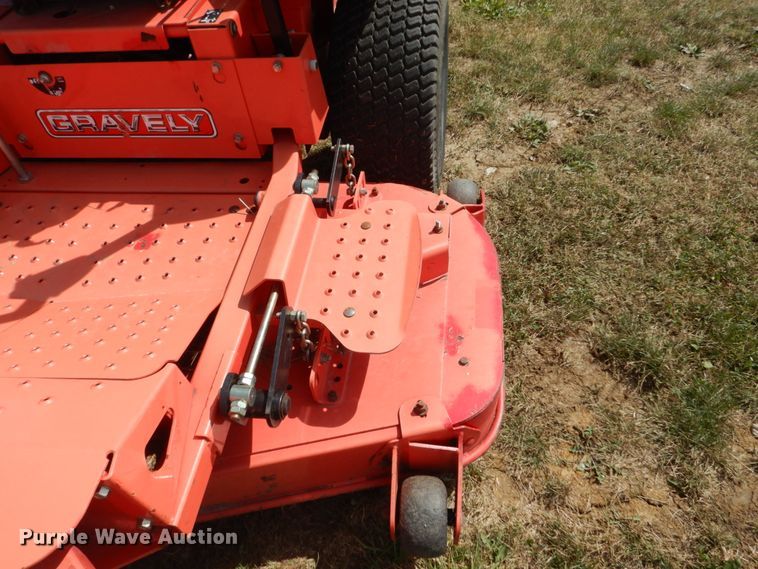 image for item GX9178 Gravely ProMaster PMZ260 ZTR lawn mower