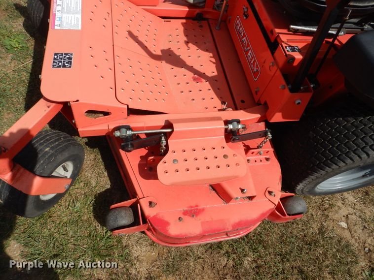 image for item GX9178 Gravely ProMaster PMZ260 ZTR lawn mower