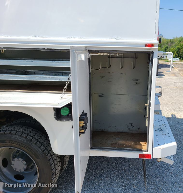 image for item GY9503 2012 Ford F550 Super Duty  utility truck