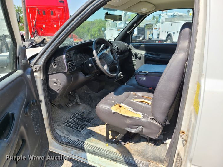 image for item GY9504 2002 Dodge Ram 3500  box truck