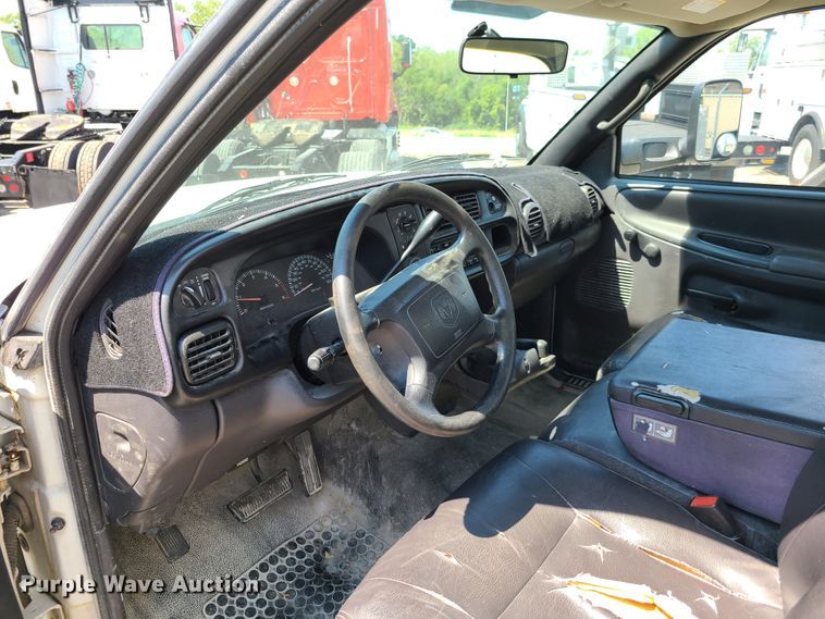 image for item GY9504 2002 Dodge Ram 3500  box truck