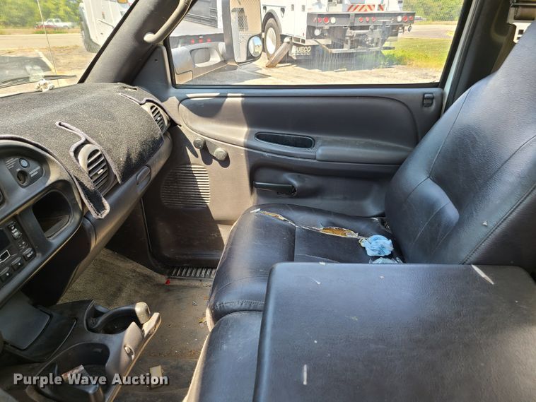 image for item GY9504 2002 Dodge Ram 3500  box truck