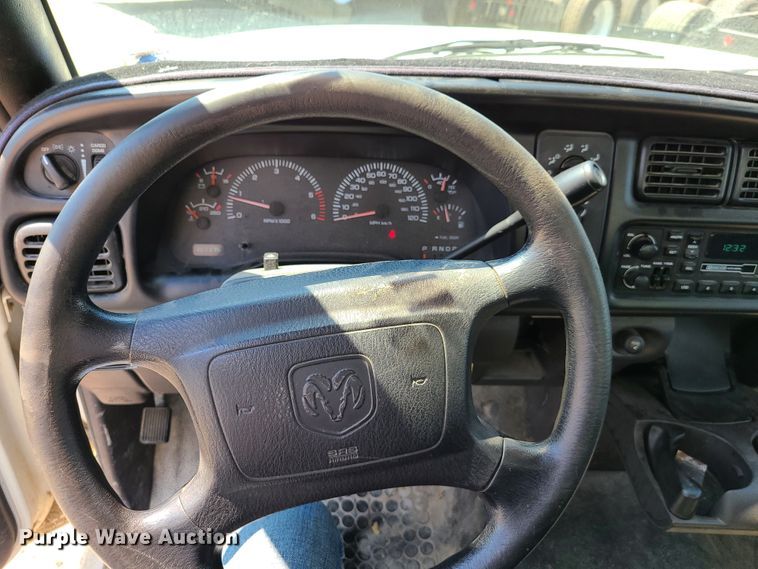 image for item GY9504 2002 Dodge Ram 3500  box truck