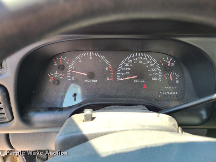 image for item GY9504 2002 Dodge Ram 3500  box truck