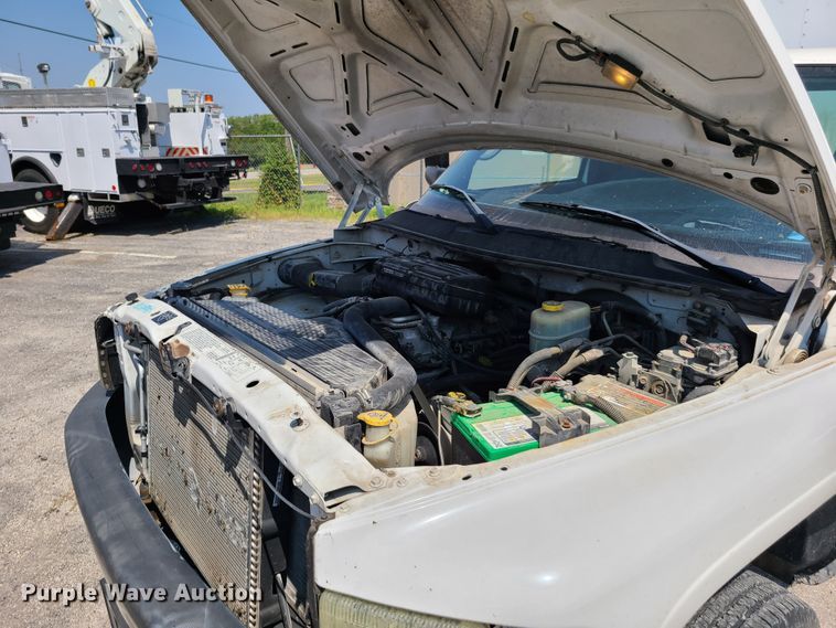 image for item GY9504 2002 Dodge Ram 3500  box truck