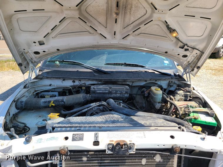 image for item GY9504 2002 Dodge Ram 3500  box truck