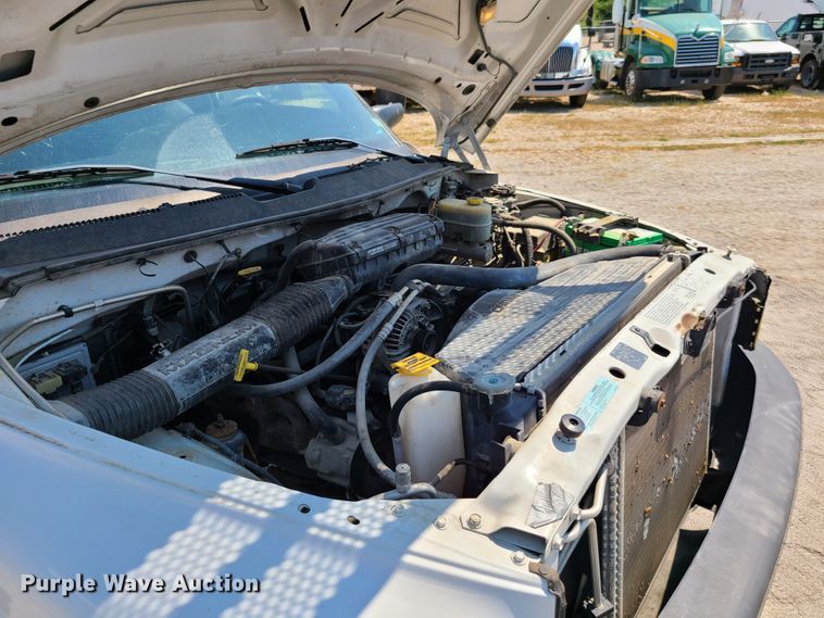 image for item GY9504 2002 Dodge Ram 3500  box truck