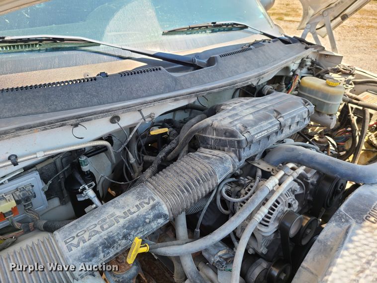 image for item GY9504 2002 Dodge Ram 3500  box truck