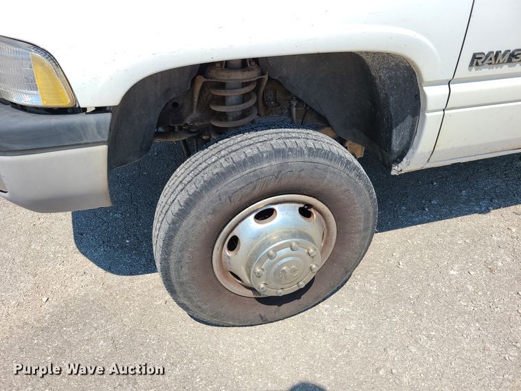 image for item GY9504 2002 Dodge Ram 3500  box truck