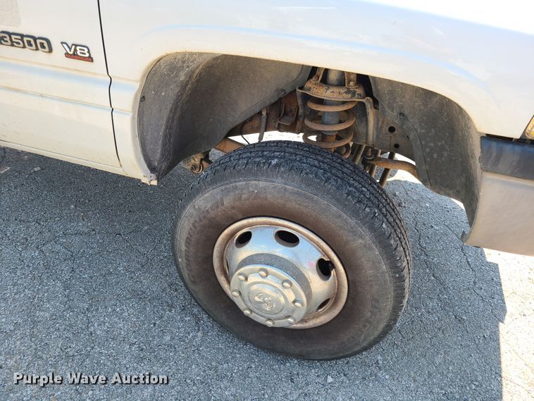 image for item GY9504 2002 Dodge Ram 3500  box truck