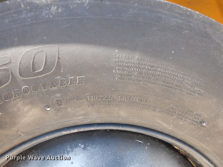 image for item HC9059 2001 Freightliner FS65 Blue Bird  school bus