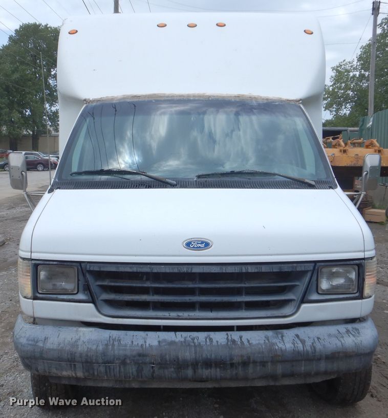 image for item HJ9804 1995 Ford E350 Super Duty  delivery van