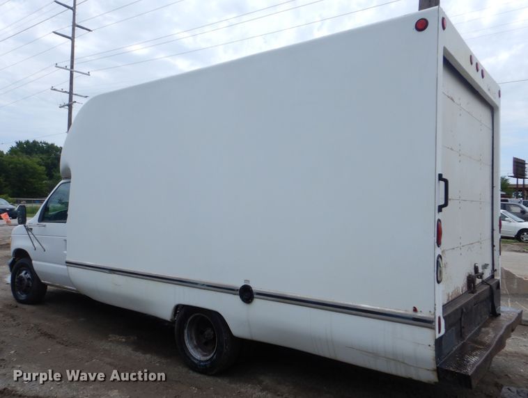 image for item HJ9804 1995 Ford E350 Super Duty  delivery van