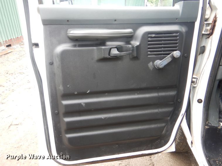 image for item HJ9804 1995 Ford E350 Super Duty  delivery van