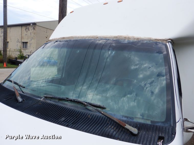 image for item HJ9804 1995 Ford E350 Super Duty  delivery van