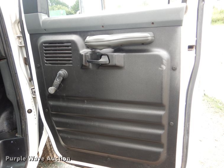 image for item HJ9804 1995 Ford E350 Super Duty  delivery van