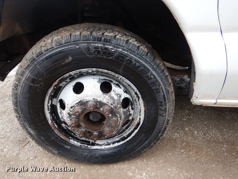 image for item HJ9804 1995 Ford E350 Super Duty  delivery van